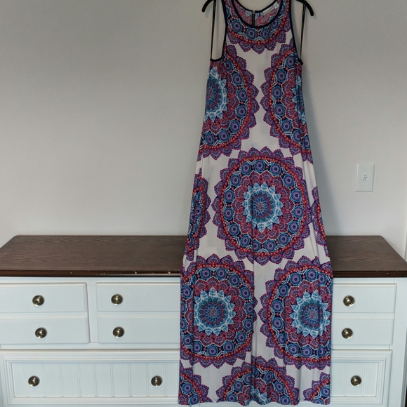 Bisou Bisou Dresses & Skirts - Maxi Dress Bisou Bisou Dresses & Skirts - Maxi Dress